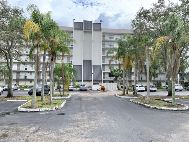 3100 W Rolling Hills Circle #309, Davie