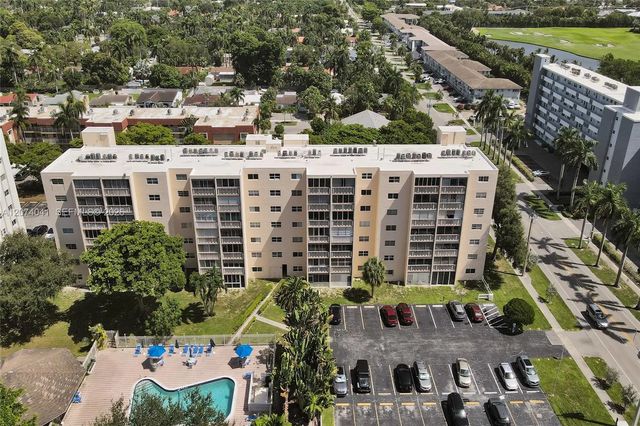 1001 Ne 14th Avenue #402, Hallandale Beach