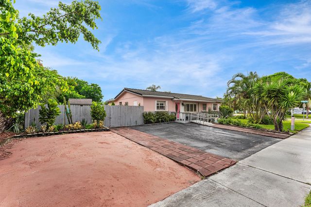 2 of 32 - 1010 Sw 6th Avenue, Deerfield Beach, FL