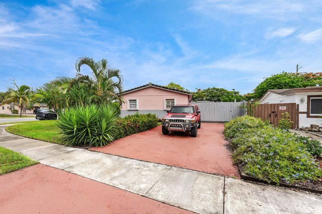 3 of 32 - 1010 Sw 6th Avenue, Deerfield Beach, FL