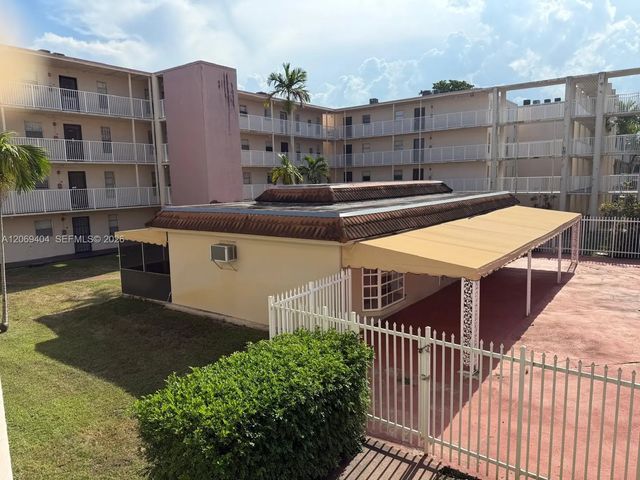 2800 Nw 56th Avenue #e206, Lauderhill
