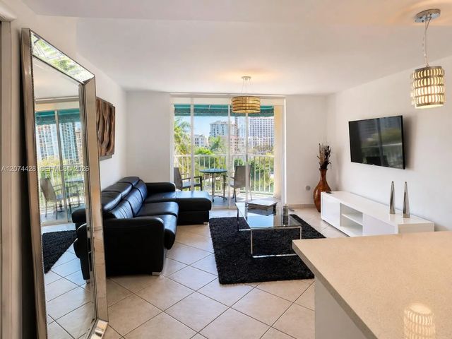 3 of 37 - 19701 E Country Club Drive #5605, Aventura, FL