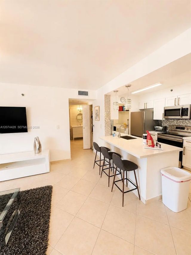 5 of 37 - 19701 E Country Club Drive #5605, Aventura, FL