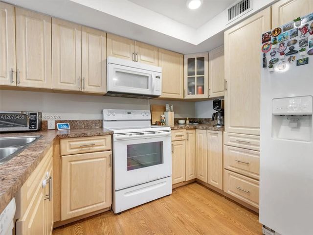 5 of 17 - 9255 Sw 125th Avenue #310-r, Miami, FL