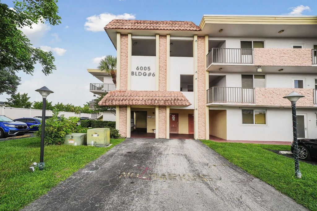6005 Del Lago Circle #311, Sunrise