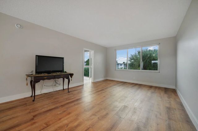 3 of 15 - 6005 Del Lago Circle #311, Sunrise, FL