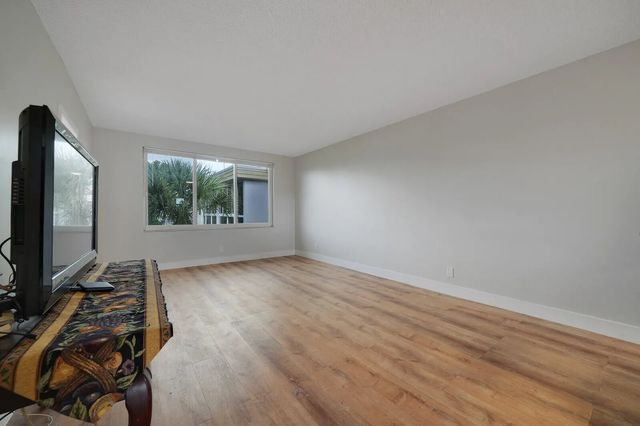 4 of 15 - 6005 Del Lago Circle #311, Sunrise, FL