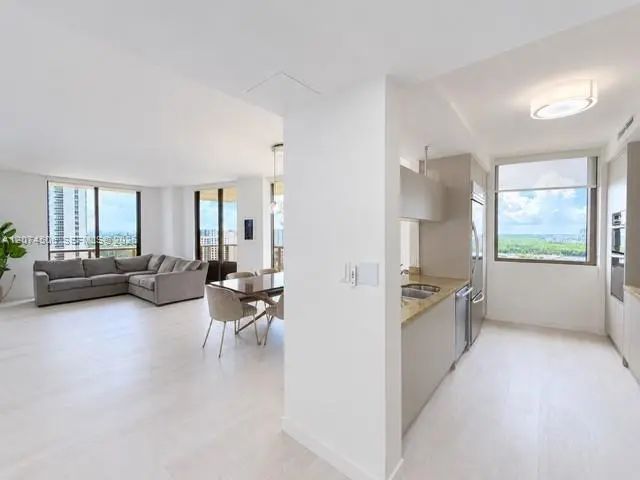 4 of 24 - 16275 Collins Avenue #1804, Sunny Isles Beach, FL