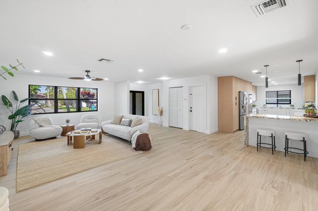 2538 Sw 13th Court, Boynton Beach
