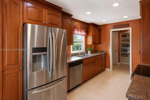 2 of 32 - 102 Ne 206th Terrace, Miami Gardens, FL