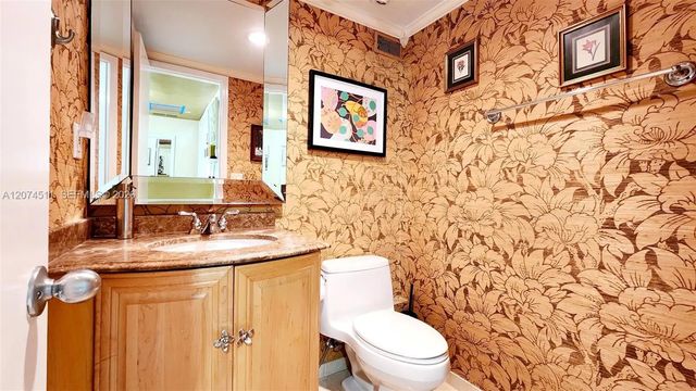 4 of 25 - 888 Intracoastal Drive #6e, Fort Lauderdale, FL