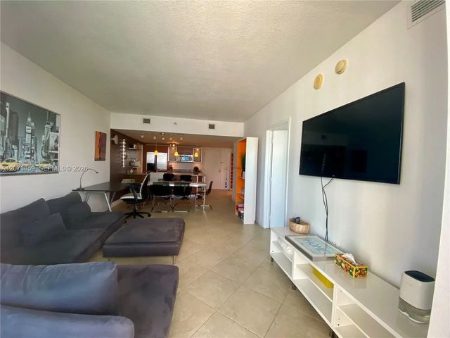 2 of 11 - 185 Sw 7th Street #1607, Miami, FL