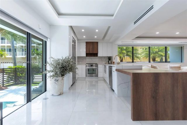 4 of 92 - 5601 N Ocean Drive, Hollywood, FL