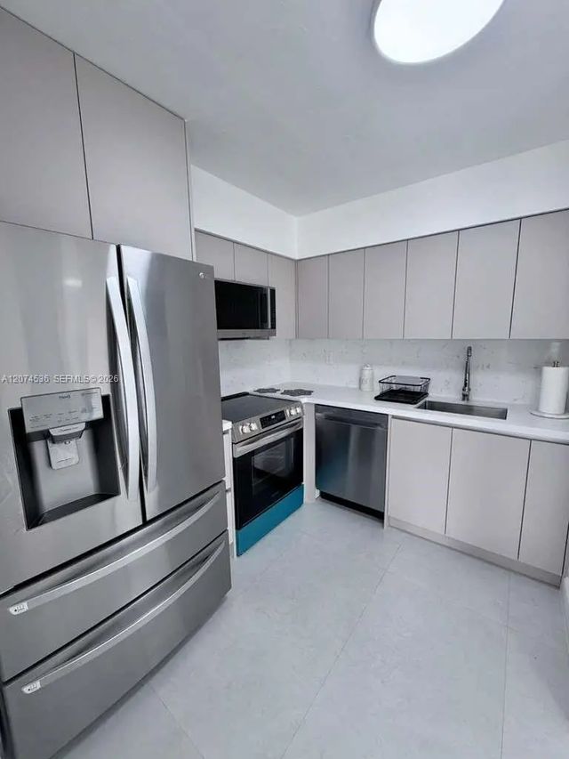 3 of 15 - 4701 N Andrews Avenue, Oakland Park, FL