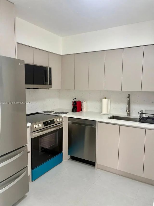 4 of 15 - 4701 N Andrews Avenue, Oakland Park, FL