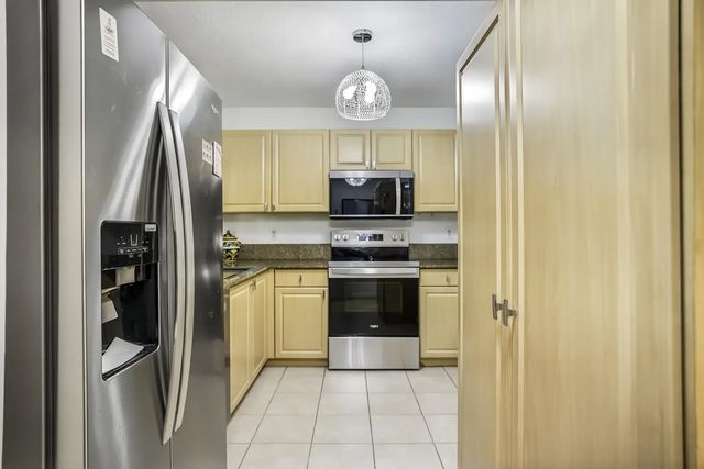 2 of 24 - 609 E Sheridan Street #208, Dania Beach, FL