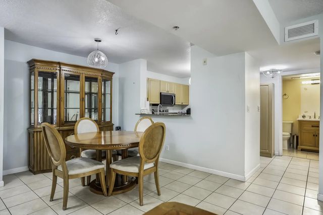 3 of 24 - 609 E Sheridan Street #208, Dania Beach, FL