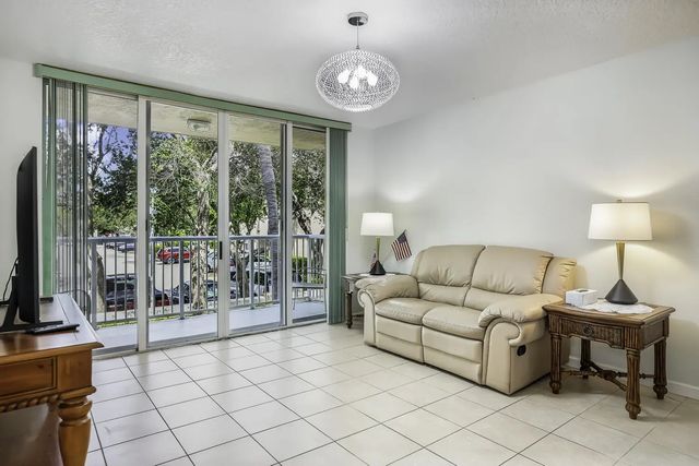 4 of 24 - 609 E Sheridan Street #208, Dania Beach, FL