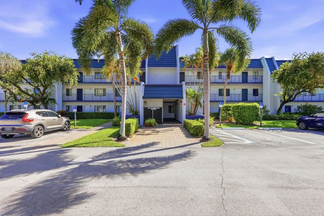3 of 48 - 4489 Luxemburg Court #202, Lake Worth, FL