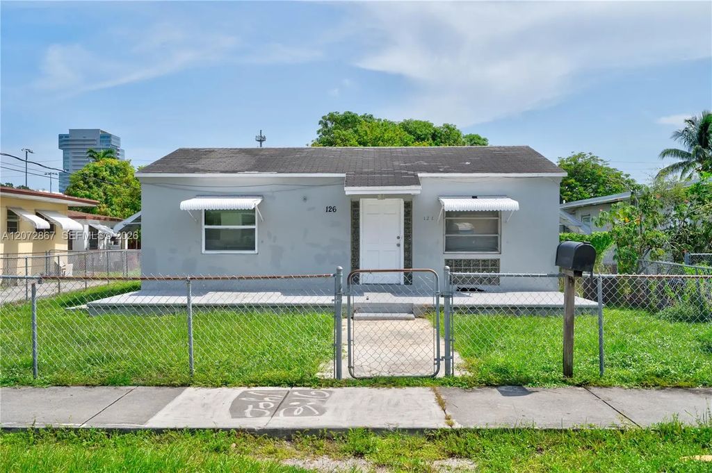 126 Se 4th Street, Hallandale Beach