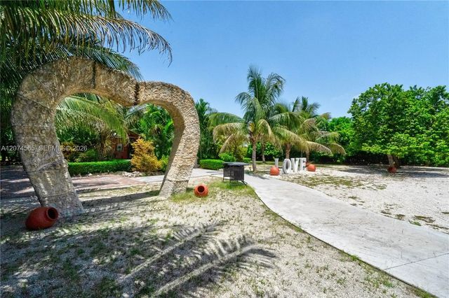 5 of 35 - 196xx Sw 168, Homestead, FL