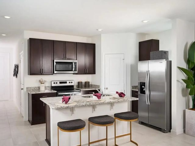 2 of 8 - 692 Salisbury Circle, Fort Pierce, FL