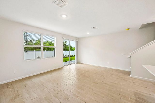 4 of 31 - 658 Salisbury Circle, Fort Pierce, FL