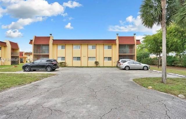2960 Nw 55th Avenue #2d, Lauderhill