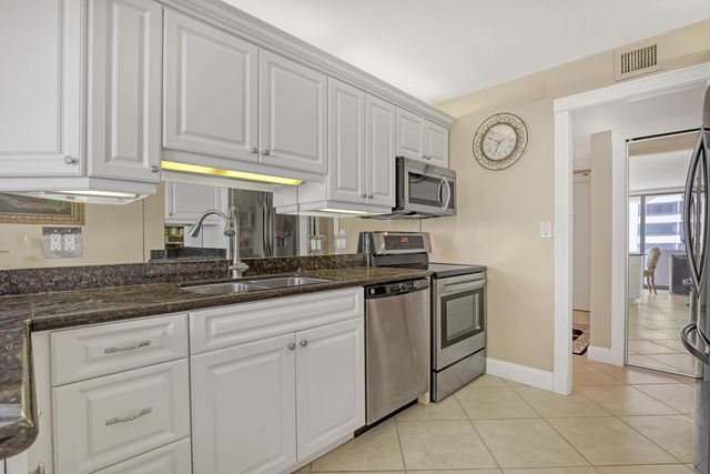 4 of 34 - 4200 N Ocean Drive #2-403, Singer Island, FL