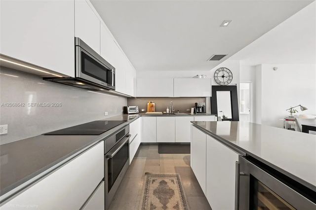 4 of 10 - 68 Se 6th Street #2909, Miami, FL