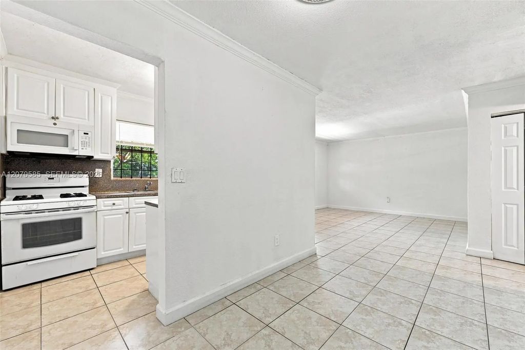 1245 W 24th Street #223, Hialeah