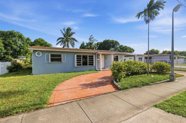 2 of 25 - 980 Nw 183rd Street, Miami Gardens, FL