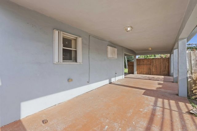 3 of 25 - 980 Nw 183rd Street, Miami Gardens, FL
