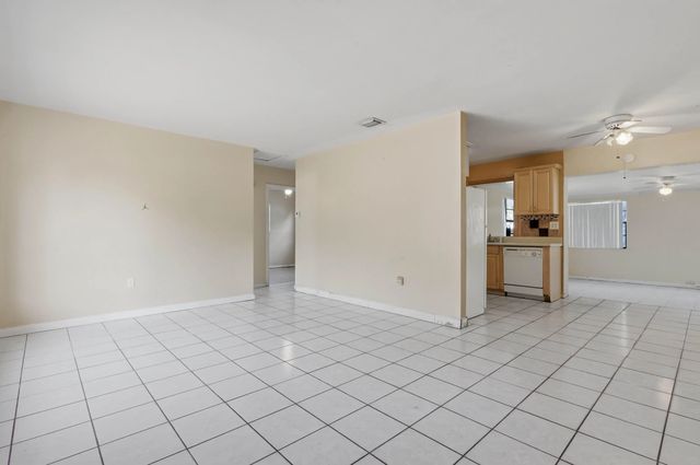 4 of 25 - 980 Nw 183rd Street, Miami Gardens, FL