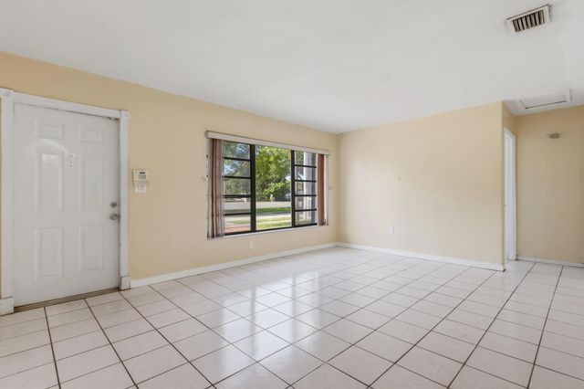 5 of 25 - 980 Nw 183rd Street, Miami Gardens, FL