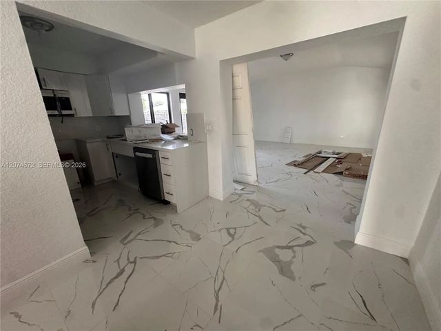 4 of 29 - 631 Nw 37th Avenue, Lauderhill, FL