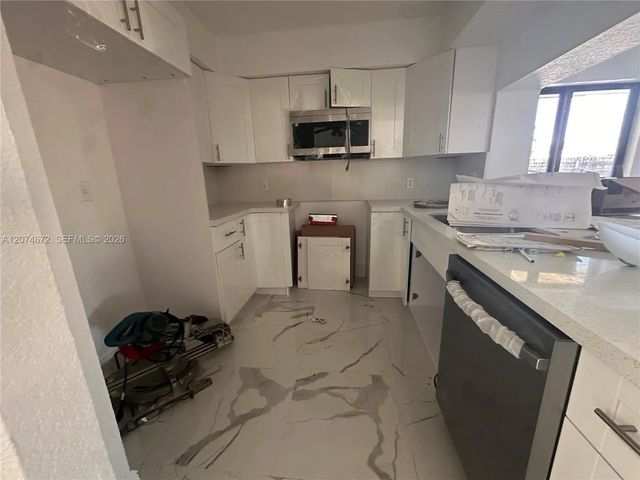 5 of 29 - 631 Nw 37th Avenue, Lauderhill, FL