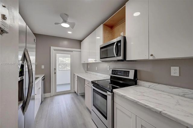 2700 Riverside Drive #303-b, Coral Springs