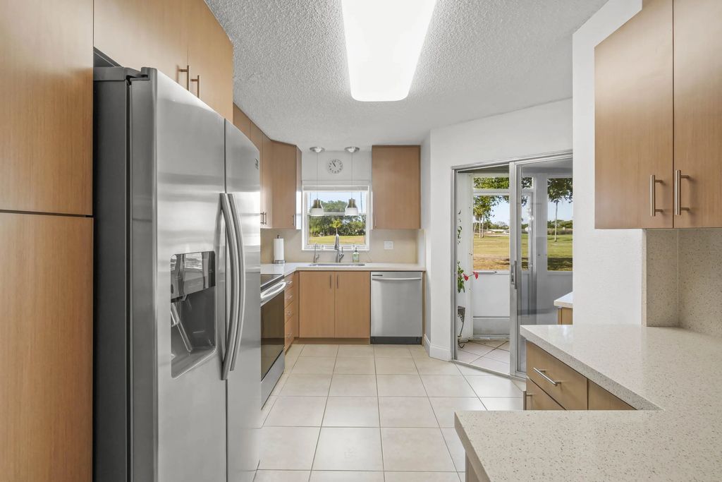 3871 Via Poinciana #104, Lake Worth