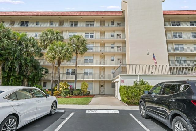 2 of 28 - 3871 Via Poinciana #104, Lake Worth, FL