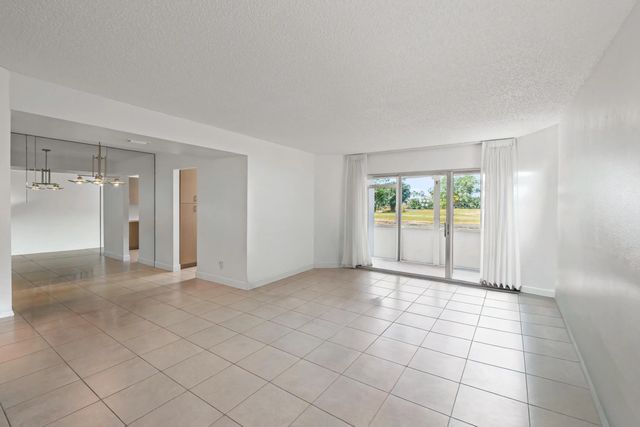 4 of 28 - 3871 Via Poinciana #104, Lake Worth, FL