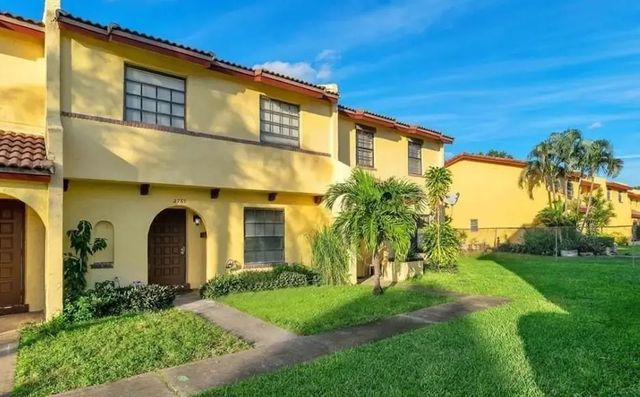 3 of 5 - 2760 Nw 47th Lane #2805, Lauderdale Lakes, FL