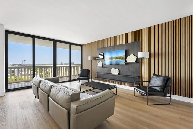 4 of 39 - 2000 Island Boulevard #903, Aventura, FL