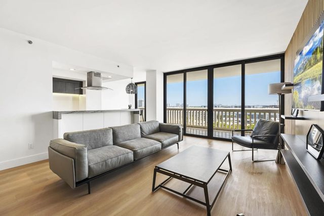 5 of 39 - 2000 Island Boulevard #903, Aventura, FL