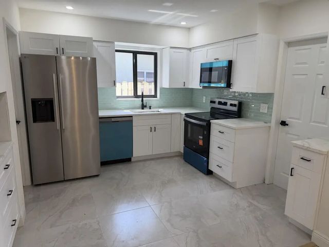 2 of 21 - 80 Ne 48th Street, Oakland Park, FL