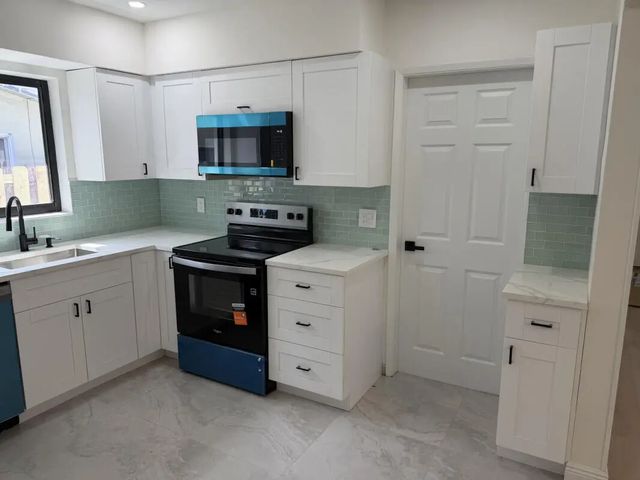 3 of 21 - 80 Ne 48th Street, Oakland Park, FL