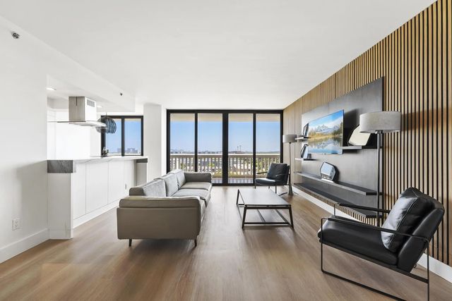 2000 Island Boulevard #903, Aventura