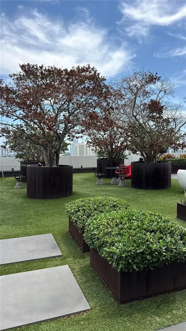 19790 W Dixie Highway #404, Aventura