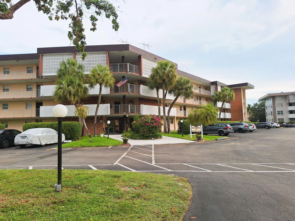2900 Nw 47th Terrace #303b, Lauderdale Lakes