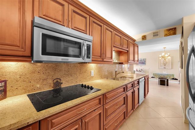 4 of 69 - 1200 Hibiscus Avenue #ph3, Pompano Beach, FL
